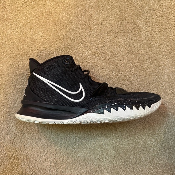 Athletic_Shoes